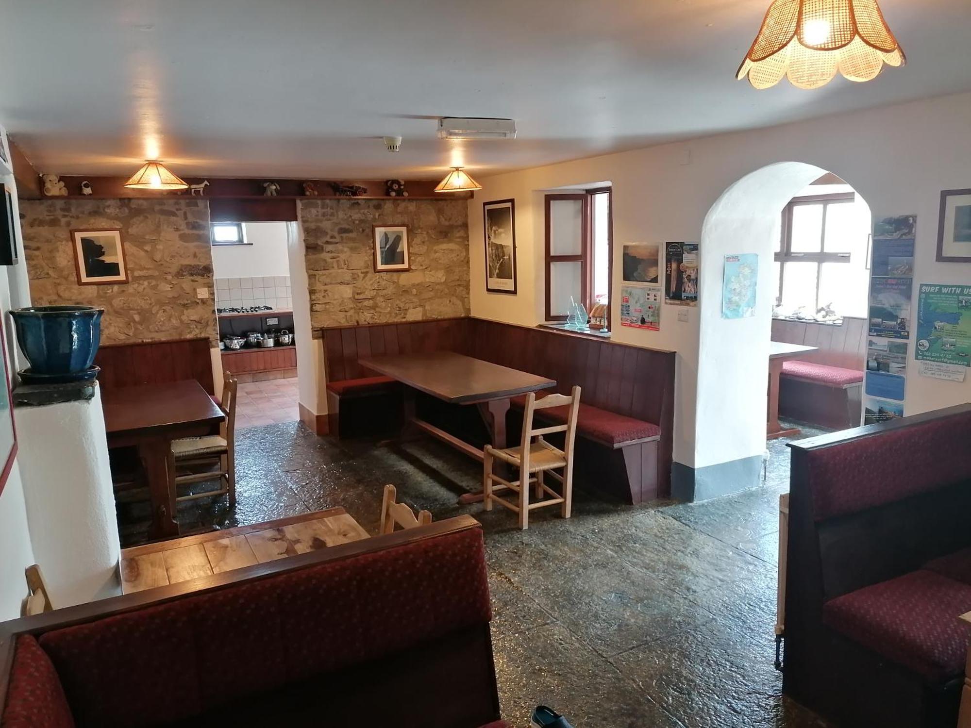 Aille River Tourist Hostel Glamping دولين المظهر الخارجي الصورة